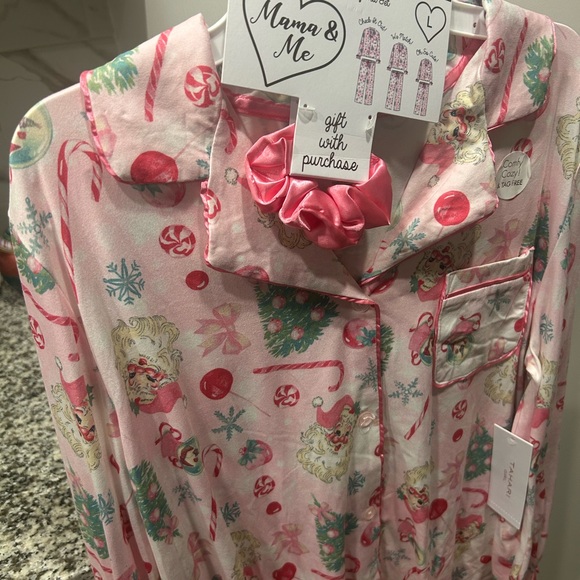 Tahari pink Santa Christmas matching Christmas pajamas - Picture 2 of 4